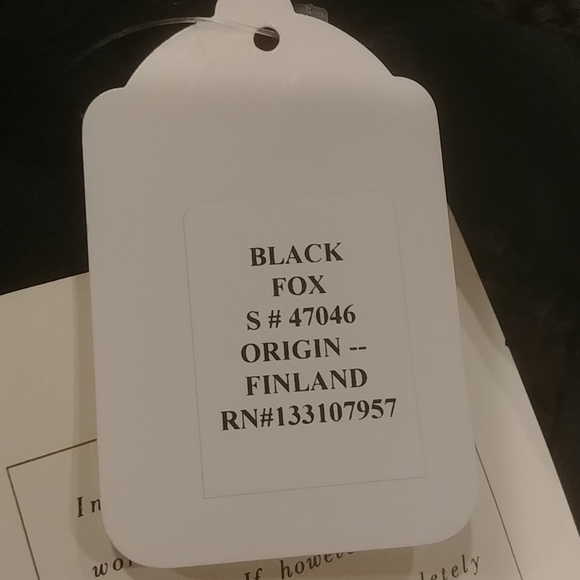 Bloomingdale's Black Fox Fur Collar - Picture 5 of 7